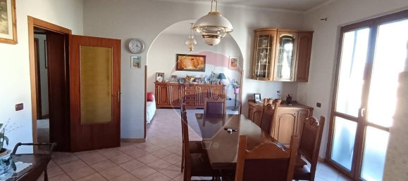 4 rooms Apartment in Sigillo, Italy No. 2467 3