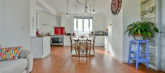 Casa de 5 dormitorios en Saint-Victurnien, France No. 185249 4