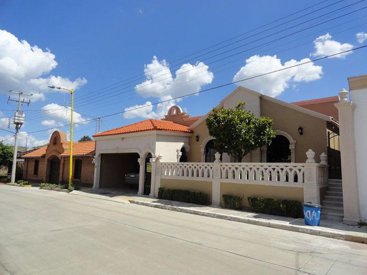 3 bedrooms House in Chihuahua, Mexico No. 158009