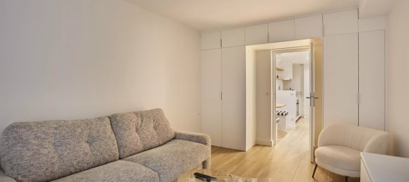 2 rooms Apartment in Paris, France No. 162045 2