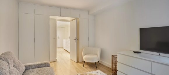 2 rooms Apartment in Paris, France No. 162045 4