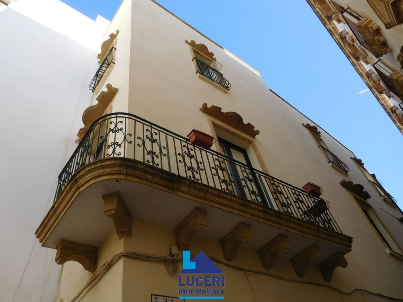 5 rooms Building in Gallipoli, Italy No. 93233