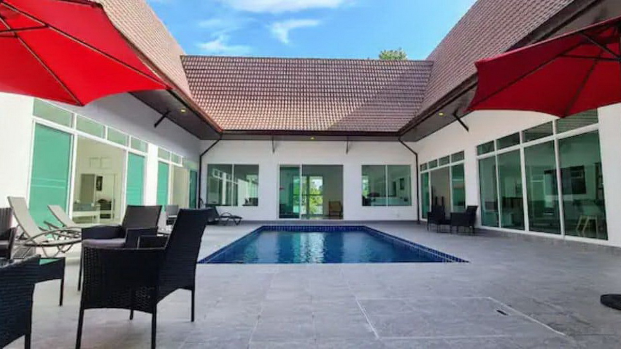 6 bedrooms Villa in Pattaya, Thailand No. 5839