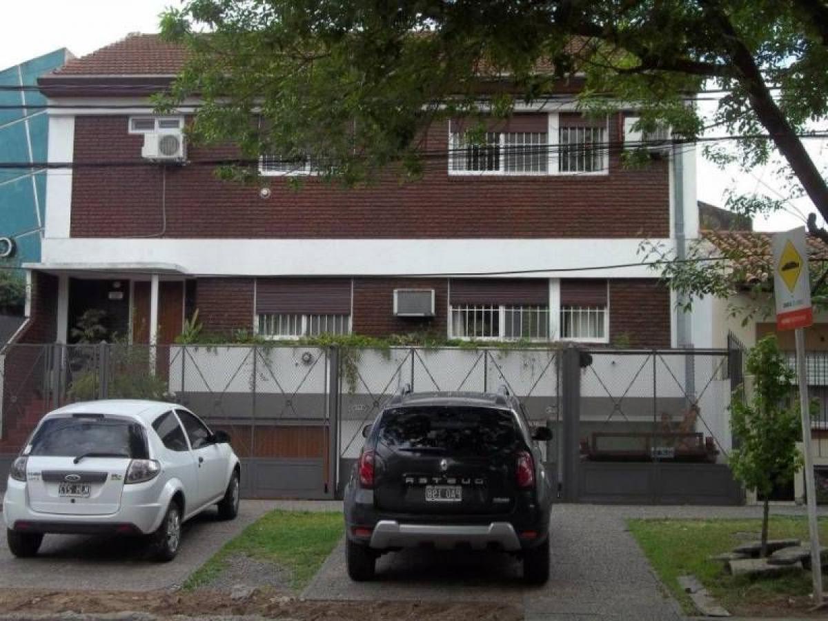 4 bedrooms House in Moron, Argentina No. 1739