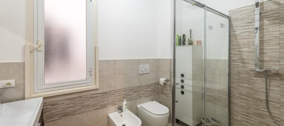 Apartamento de 6 habitaciónes en Genoa, Italy No. 6022 8