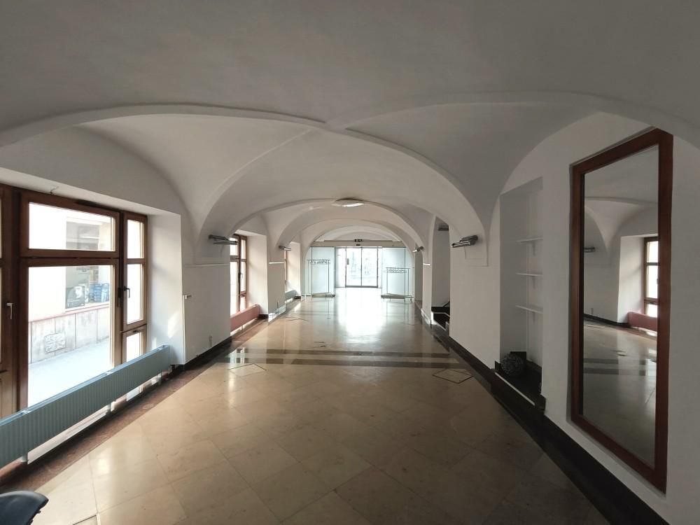  عقار تجاري في Stockerau, Austria 211متر مربع رقم 131096