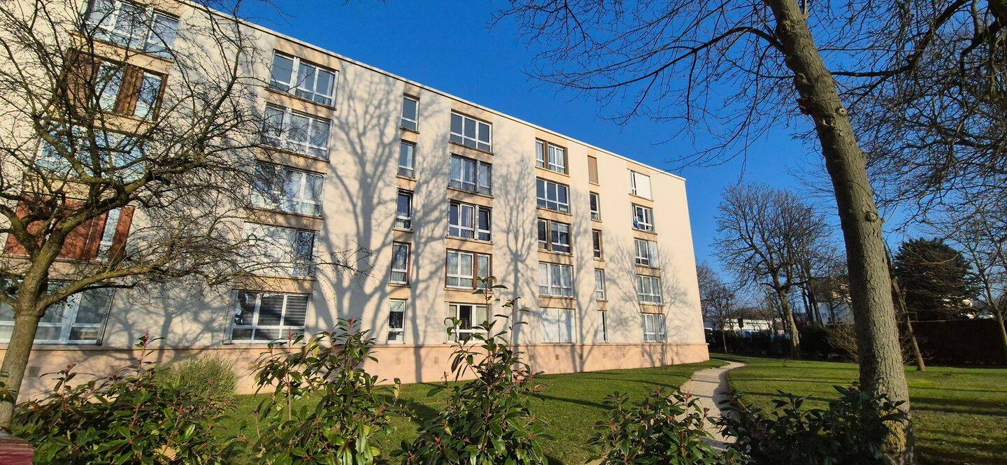 2 bedrooms Apartment in Livry-Gargan, France No. 328050