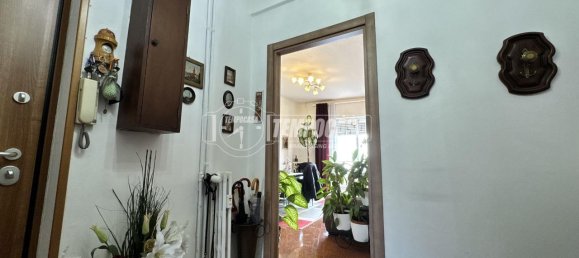 6 rooms Apartment in Genoa, Italy No. 41215 3