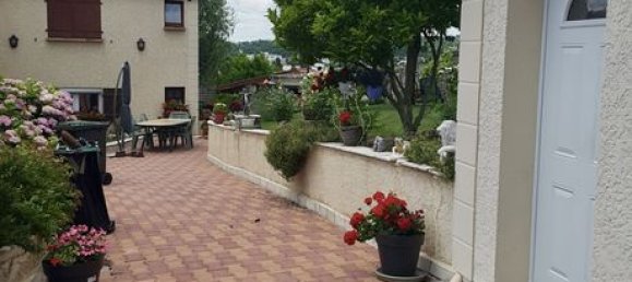 3 bedrooms House in Montmagny, France No. 361408 2