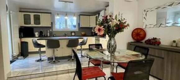 3 bedrooms House in Montmagny, France No. 361408 4