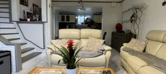 3 bedrooms House in Montmagny, France No. 361408 8