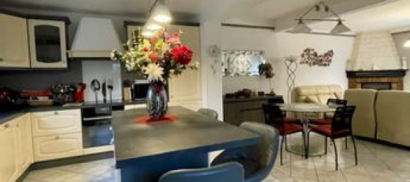 3 bedrooms House in Montmagny, France No. 361408 3