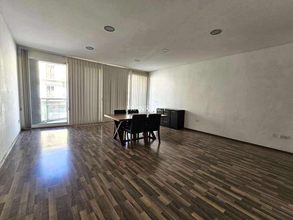  مكتب في Fgura, Malta 132متر مربع رقم 12606