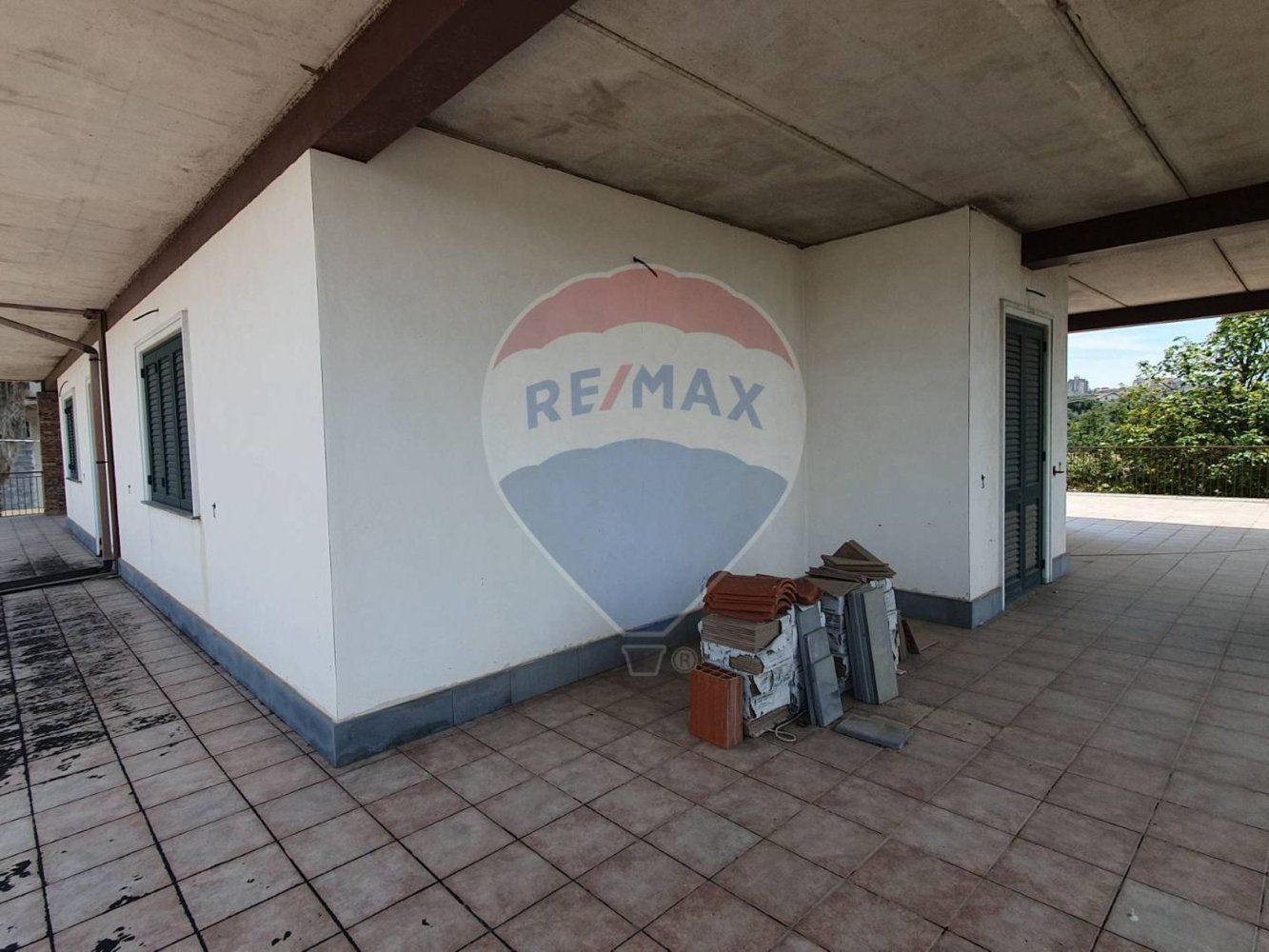 2 rooms Commercial property in Paternò, Italy No. 356211