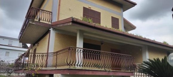 5 bedrooms Villa in Rome, Italy No. 341731 2