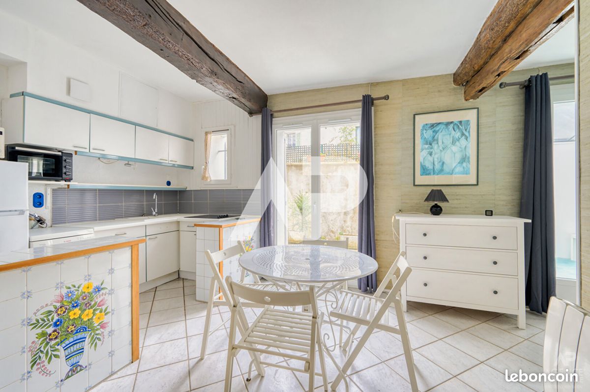 Studio in Rueil-Malmaison, France No. 142717