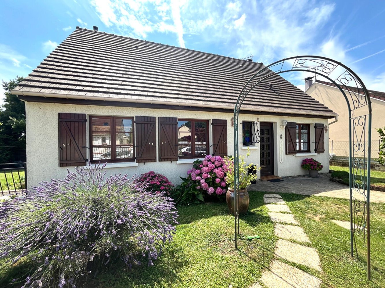 Casa de 4 dormitorios en Neuilly-en-Thelle, France No. 233504