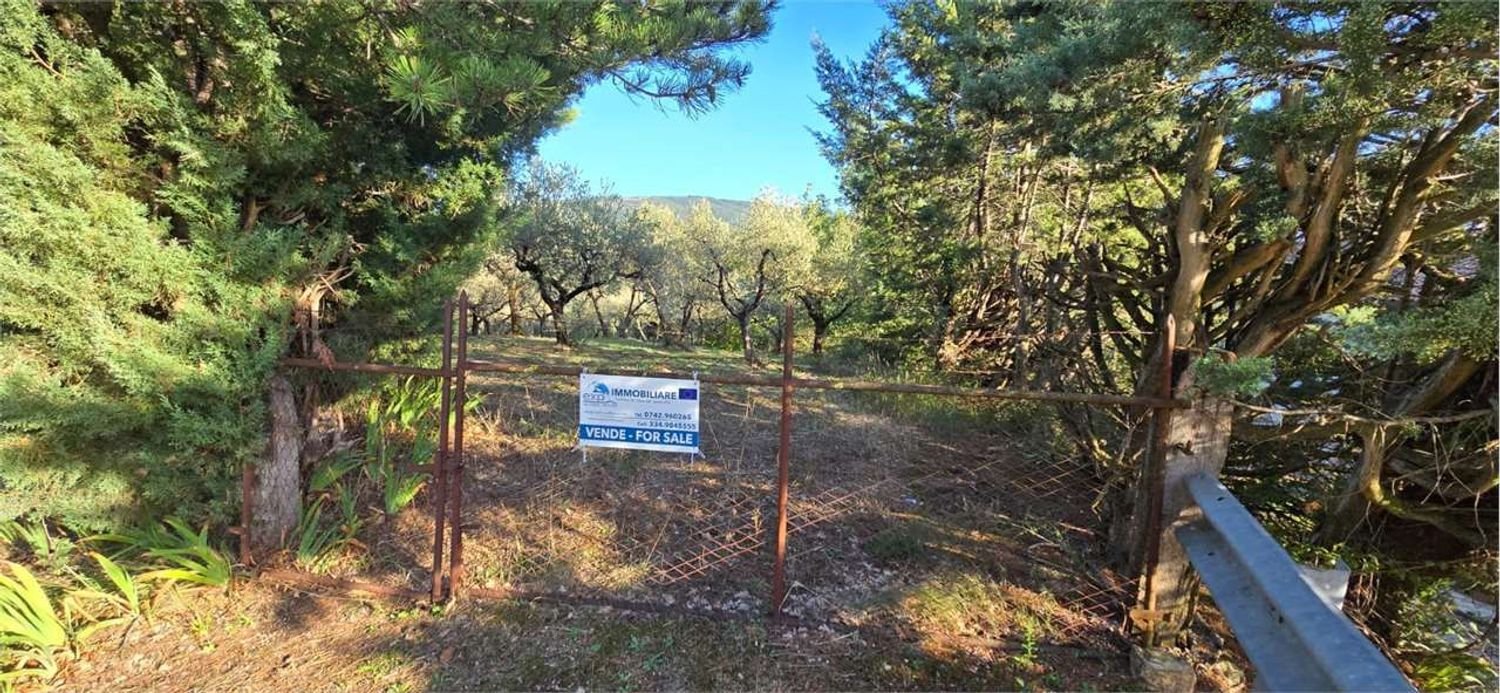  Land in Gualdo Cattaneo, Italy No. 310982