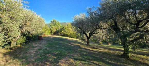  Land in Gualdo Cattaneo, Italy No. 310982 6