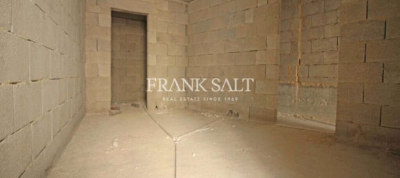 3 bedrooms Apartment in Msida, Malta No. 1245 10