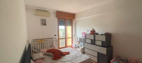 Apartamento de 2 dormitorios en Baranzate, Italy No. 360471 13