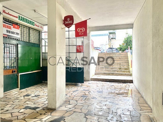 60m² Commercial property in Quarteira, Portugal No. 205086
