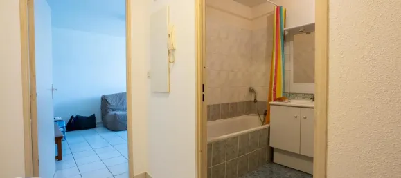 2-salle Appartement à Hennebont, France No. 202890 7