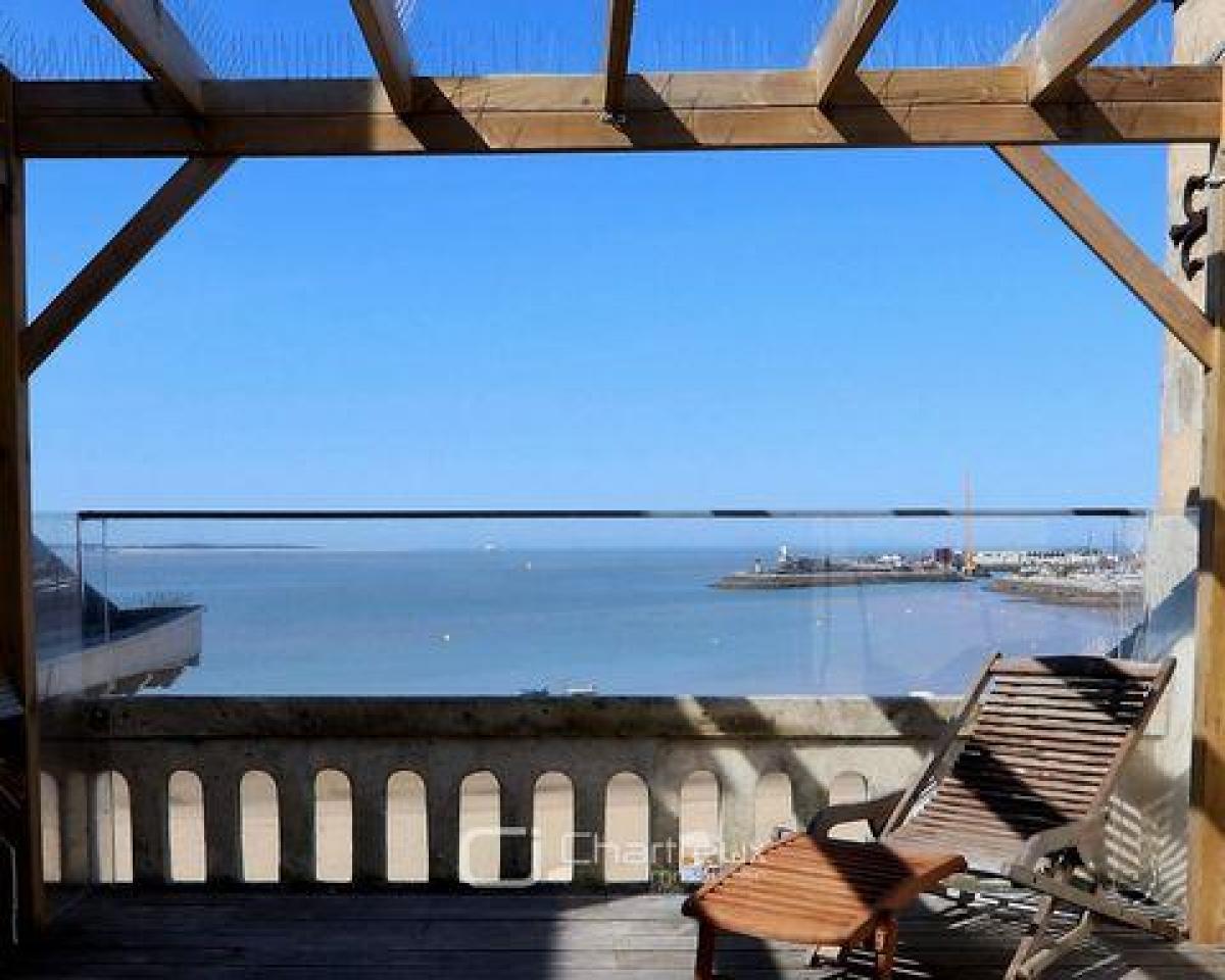 2 bedrooms Condo in Royan, France No. 37108