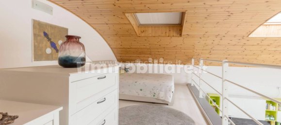 Квартира с 3 спальнями в Саронно, Италия № 260665 16