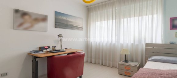 Квартира с 3 спальнями в Саронно, Италия № 260665 9