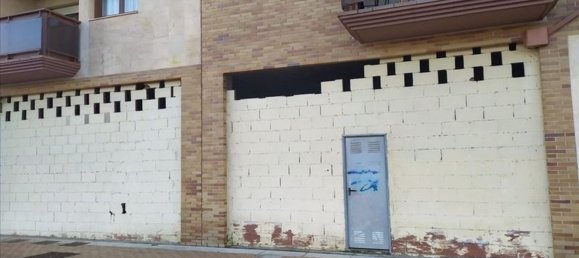 Коммерческая недвижимость 330м² в Леон, Испания № 65018 3