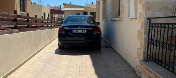 4 bedrooms House in Limassol, Cyprus No. 16871 2