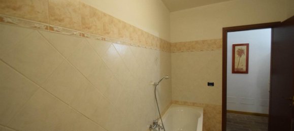 Casa de 5 habitaciónes en Caorso, Italy No. 25976 21