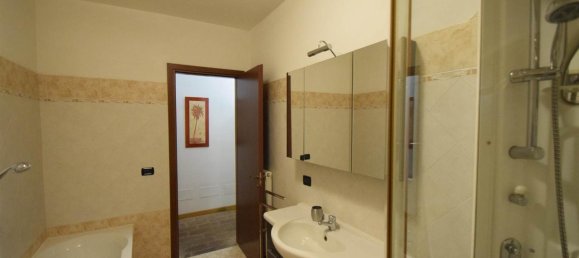 Casa de 5 habitaciónes en Caorso, Italy No. 25976 22