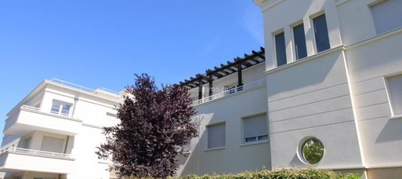 3 bedrooms Apartment in Montevrain, France No. 282133 3