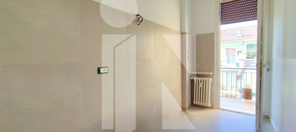 3 bedrooms Apartment in Mantua, Italy No. 250380 4