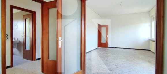 3 bedrooms Apartment in Mantua, Italy No. 250380 7