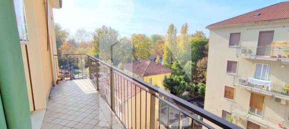 3 bedrooms Apartment in Mantua, Italy No. 250380 5