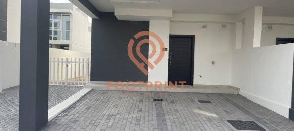 5 bedrooms Townhouse in Dubai, UAE No. 24484 2