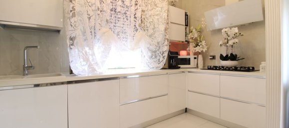 3 rooms Apartment in Sassuolo, Italy No. 63177 8