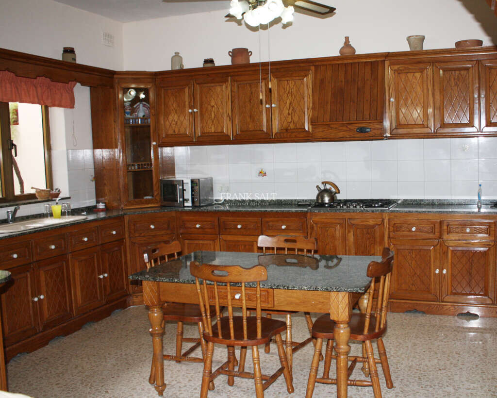 Casa de 4 dormitorios en Birzebbuga, Malta No. 6255