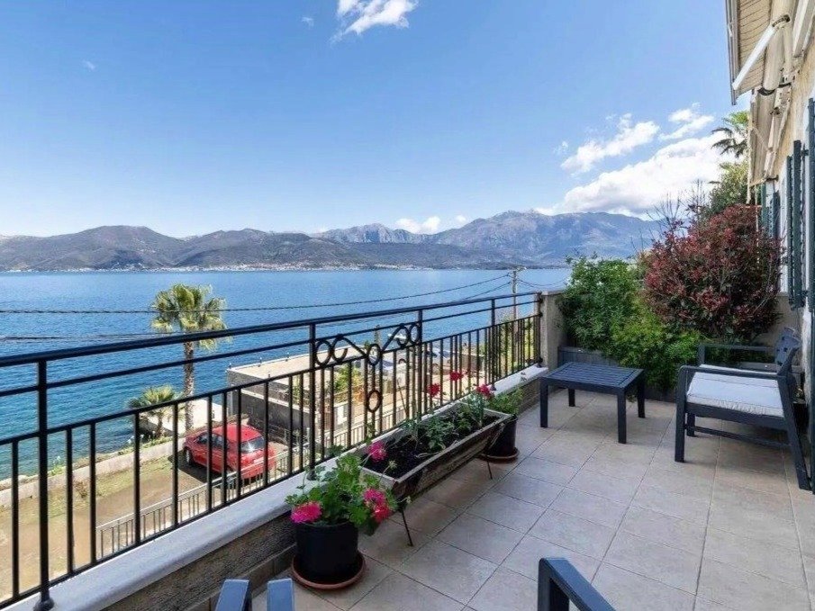 3 bedrooms Villa in Tivat, Montenegro No. 1885