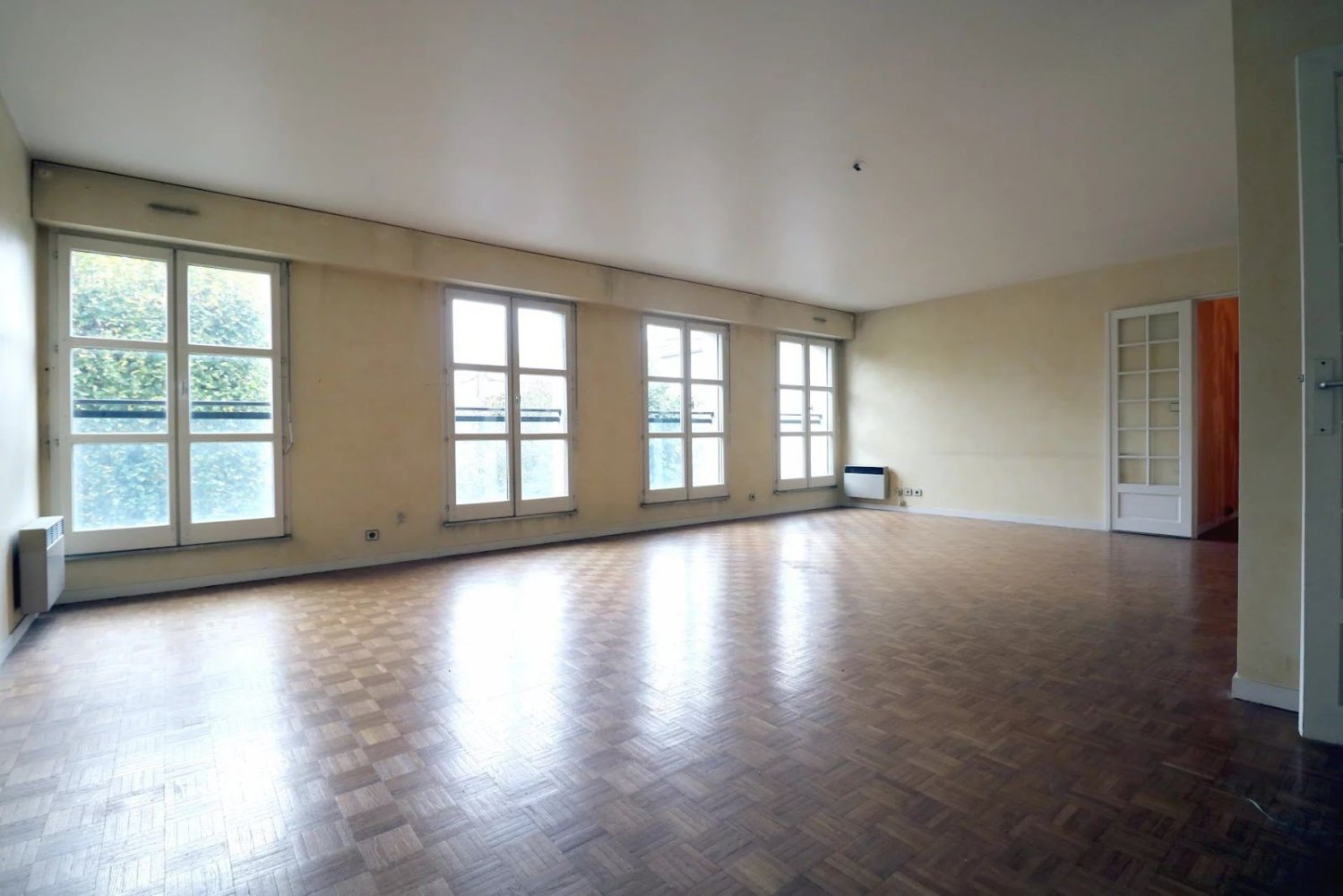 7 rooms Apartment in Yvelines, France No. 293219