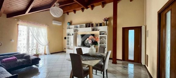 3 bedrooms Apartment in Quarto, Italy No. 359244 5