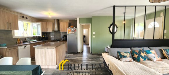 4 bedrooms House in Saint-Yzan-de-Soudiac, France No. 357981 2