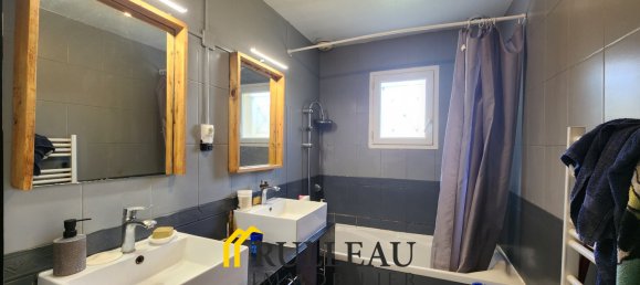 4 bedrooms House in Saint-Yzan-de-Soudiac, France No. 357981 9