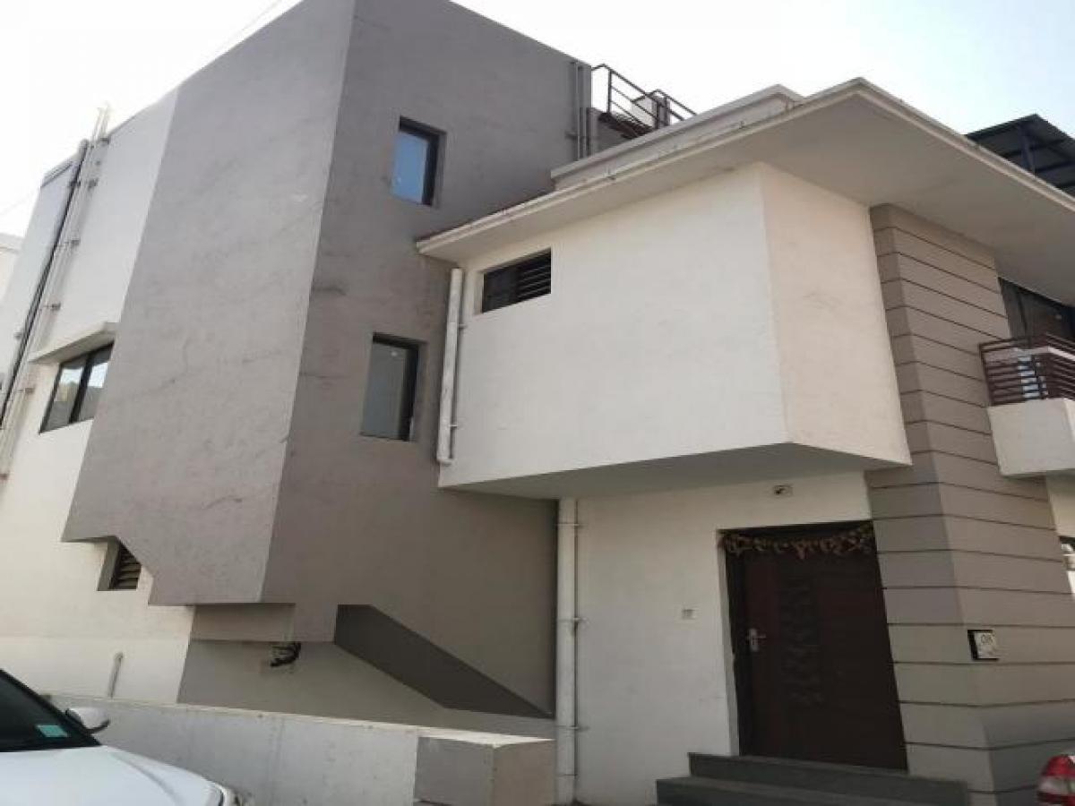 Дом с 4 спальнями в Вадодара, Индия № 14742