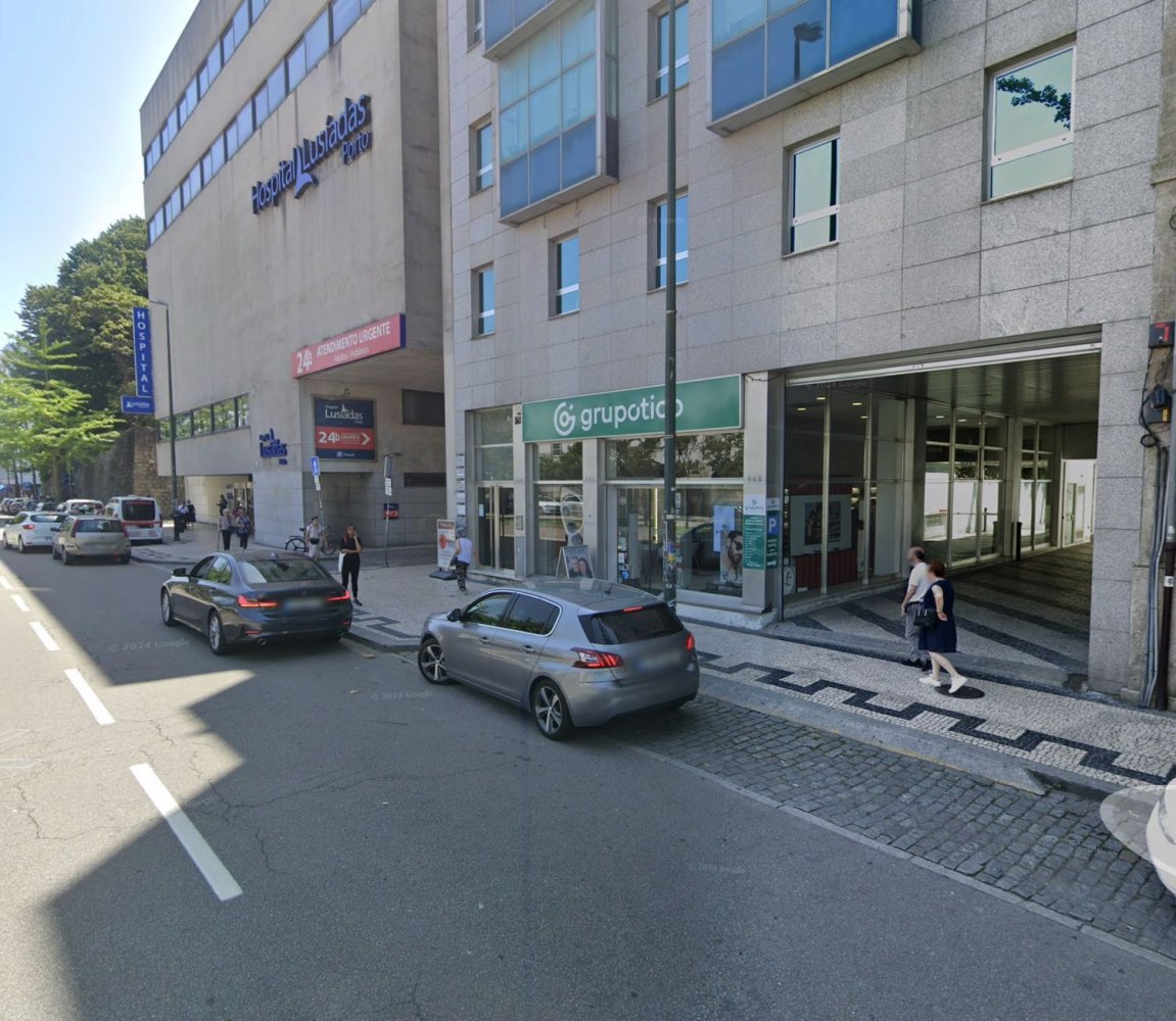  Garage in Porto, Portugal No. 303250