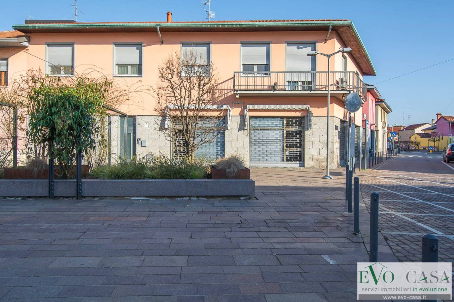 2-salle Propriété commerciale à Magnago, Italy No. 110261