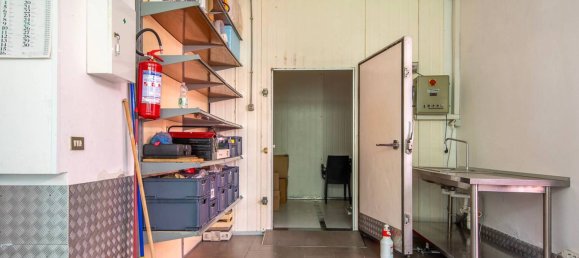 2-salle Propriété commerciale à Magnago, Italy No. 110261 10